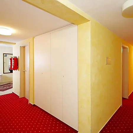 Platzhirsch Отель 3*